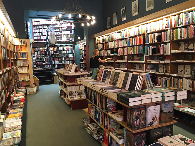 foto interieur boekhandel in Zutphen